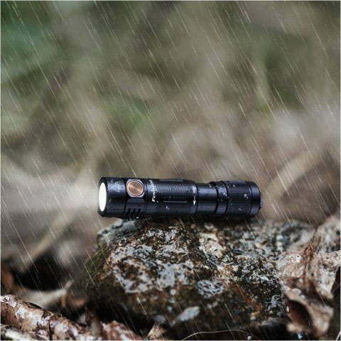 Fenix E05R Latarka akumulatorowa LED czarna 400lm